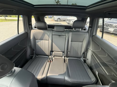 Used 2022 Volkswagen Tiguan SE R-Line image 20