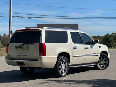 Used 2012 Cadillac Escalade ESV Luxury image 7