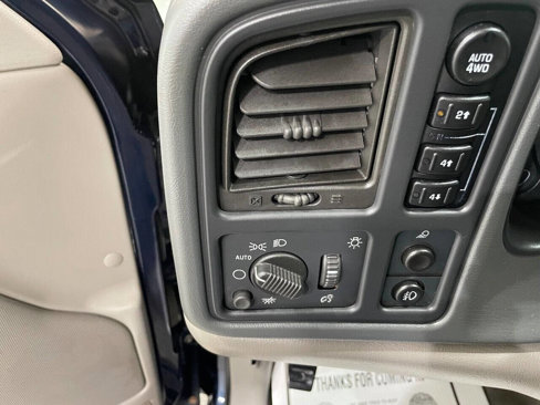 Used 2005 Chevrolet Avalanche Z71 w/ Sun And Sound Package image 22