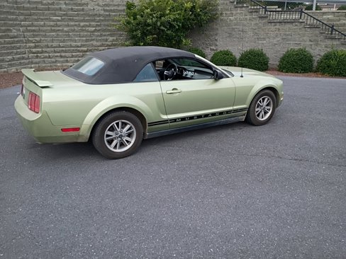 Used 2005 Ford Mustang Convertible image 6