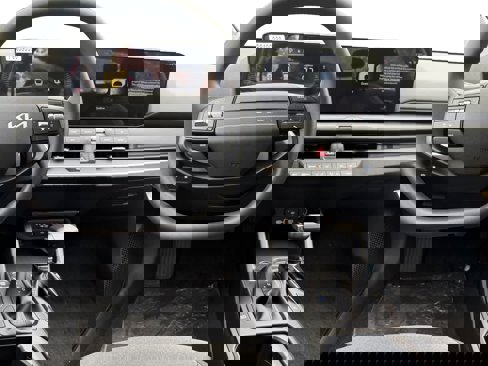 New 2025 Kia K4 LXS image 10