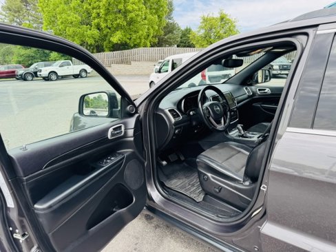 Used 2020 Jeep Grand Cherokee Laredo w/ Laredo X Package image 10