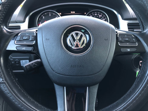 Used 2015 Volkswagen Touareg Executive image 9