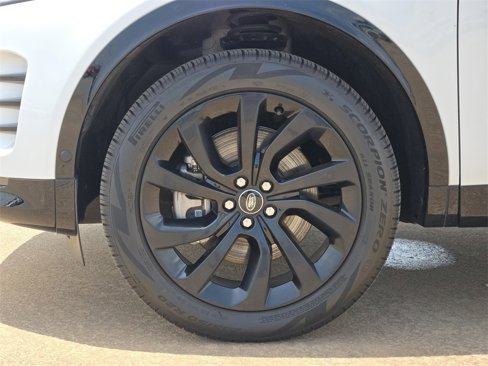 Certified 2025 Land Rover Discovery Sport Dynamic SE image 6