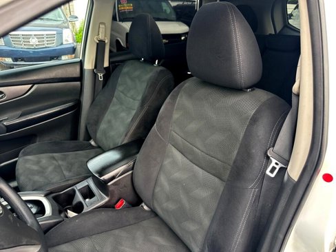 Used 2015 Nissan Rogue SV w/ SV Moonroof Package image 14