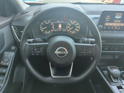 Used 2023 Nissan Rogue S image 28