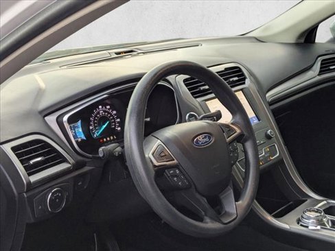 Used 2020 Ford Fusion SE image 9