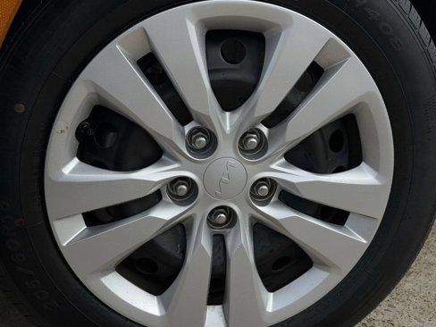 Used 2023 Kia Soul LX image 11