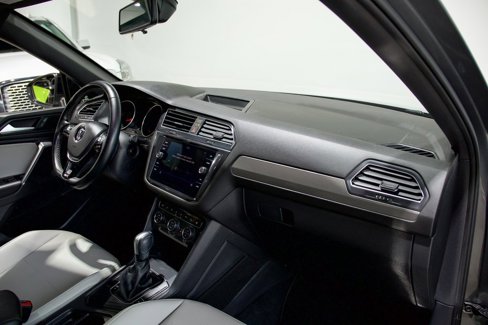 Used 2020 Volkswagen Tiguan SE R-Line image 30