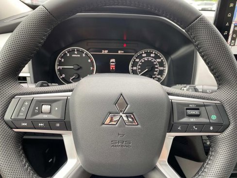 New 2025 Mitsubishi Outlander AWD image 15