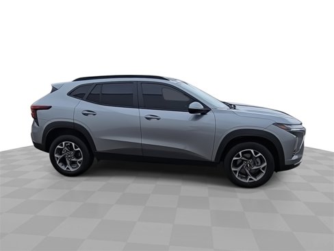 Certified 2024 Chevrolet Trax LT w/ Driver Confidence Package image 9