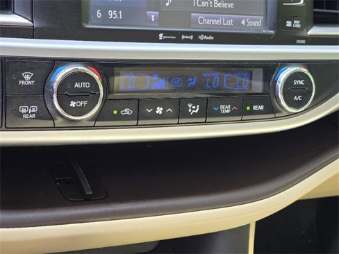 Used 2019 Toyota Highlander XLE image 20