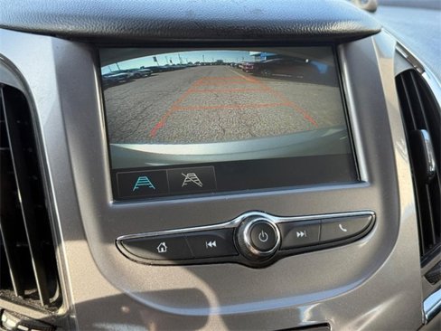 Used 2018 Chevrolet Cruze LT image 16