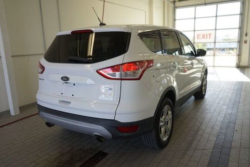 Used 2015 Ford Escape SE image 6