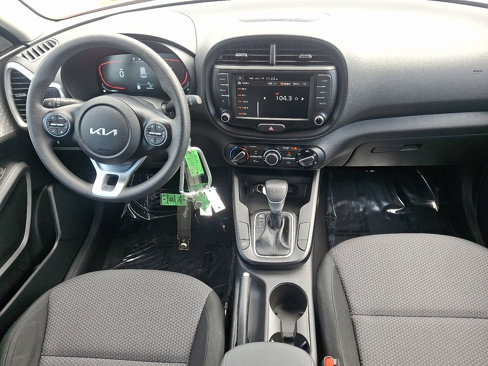 Used 2023 Kia Soul LX w/ LX Technology Package image 15