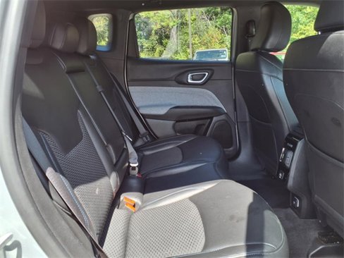 Used 2024 Jeep Compass Latitude image 6