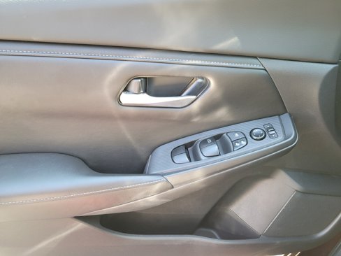 Used 2022 Nissan Sentra SV image 5