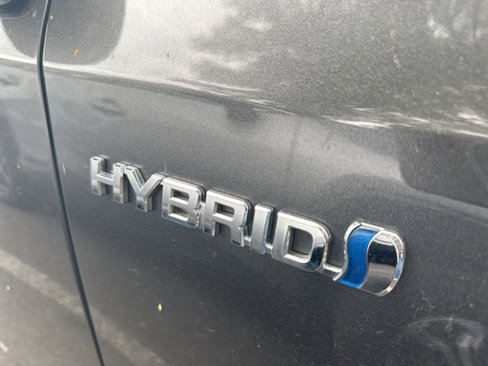 Used 2014 Toyota Prius V Three image 3