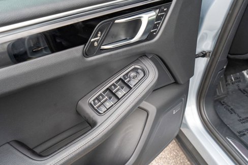 Certified 2024 Porsche Macan image 22