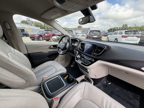 Used 2017 Chrysler Pacifica Touring-L Plus image 20