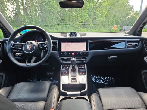 Used 2024 Porsche Macan image 12