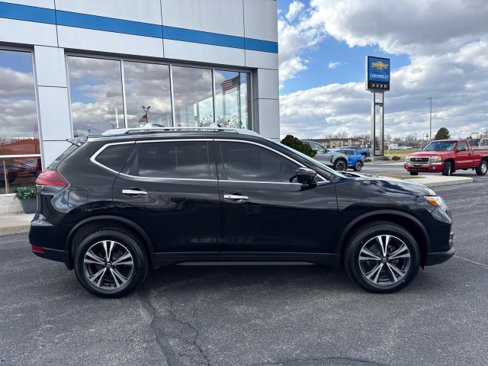 Used 2020 Nissan Rogue SV w/ Premium Package image 2