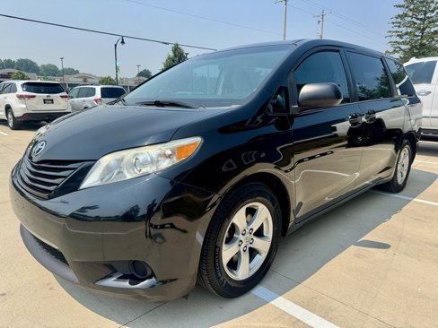 Used 2014 Toyota Sienna L image 4
