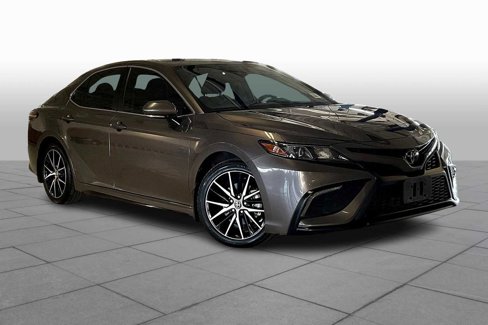 Used 2023 Toyota Camry SE image 2