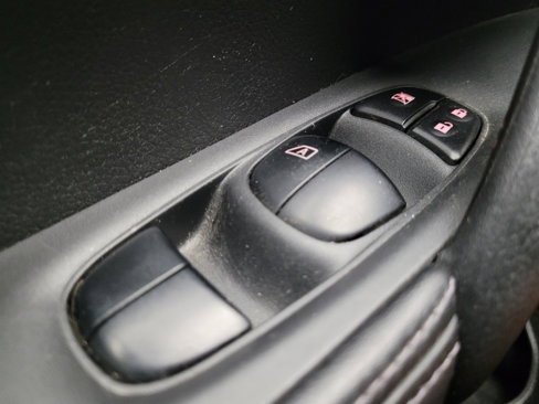 Used 2017 Nissan Rogue S image 27
