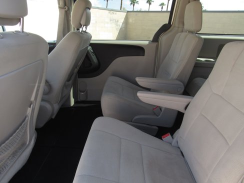 Used 2011 Chrysler Town & Country Touring image 13