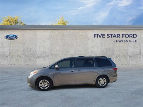 Used 2017 Toyota Sienna XLE Premium image 4