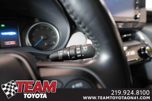 Used 2021 Toyota Venza LE image 14