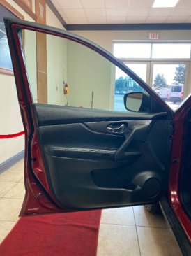 Used 2016 Nissan Rogue SV image 10