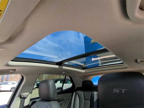 Certified 2022 Buick Envision Essence w/ Sport Touring Package image 18
