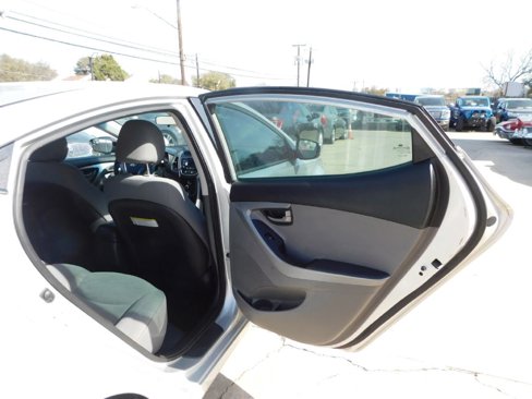 Used 2016 Hyundai Elantra SE image 36