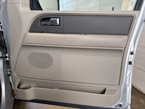 Used 2010 Ford Expedition XLT image 28