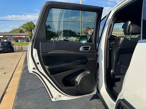 Used 2018 Jeep Grand Cherokee Limited image 18