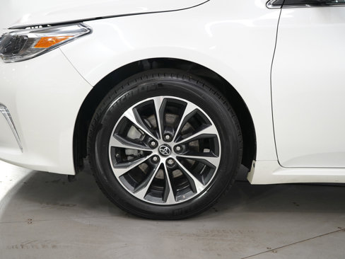 Used 2017 Toyota Avalon XLE Premium image 27