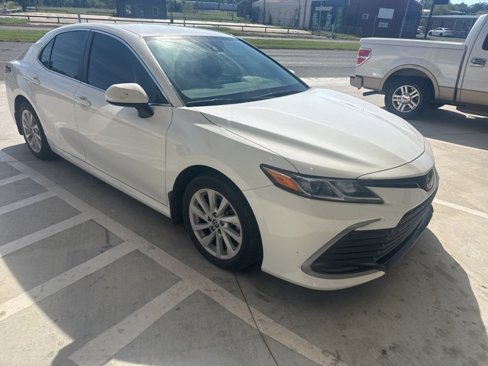 Used 2022 Toyota Camry LE image 1