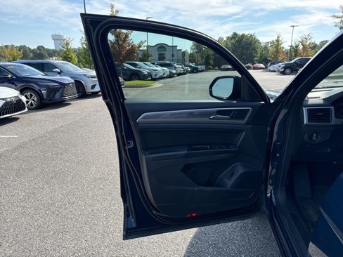 Used 2020 Volkswagen Atlas Cross Sport SE w/ Panoramic Sunroof Package image 6