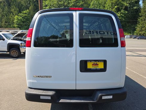 Used 2017 Chevrolet Express 2500 image 5