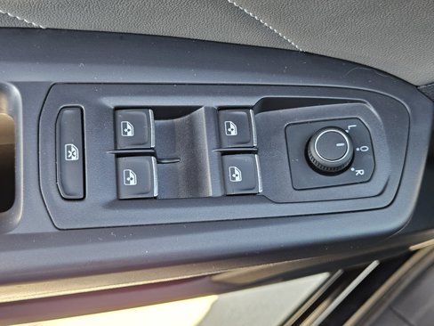 Used 2021 Volkswagen Atlas Cross Sport SE image 19