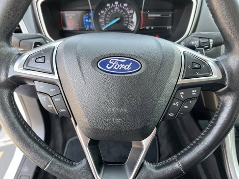 Used 2018 Ford Fusion SE w/ Fusion SE Technology Package image 16