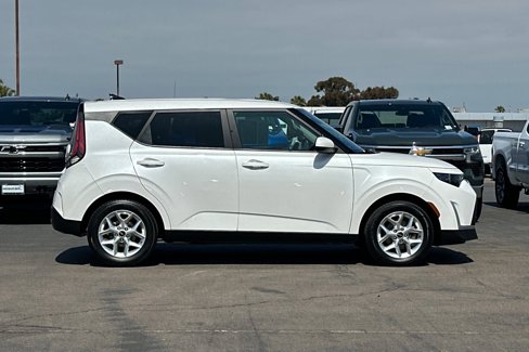 Used 2023 Kia Soul LX w/ LX Technology Package image 3