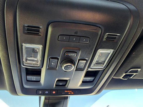 Used 2022 Chevrolet Suburban RST w/ Sport Performance Package image 23