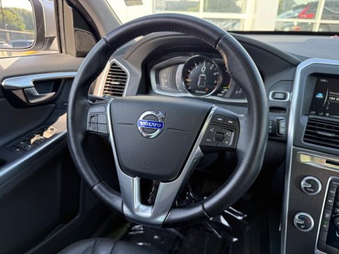 Used 2016 Volvo XC60 T5 Premier image 13