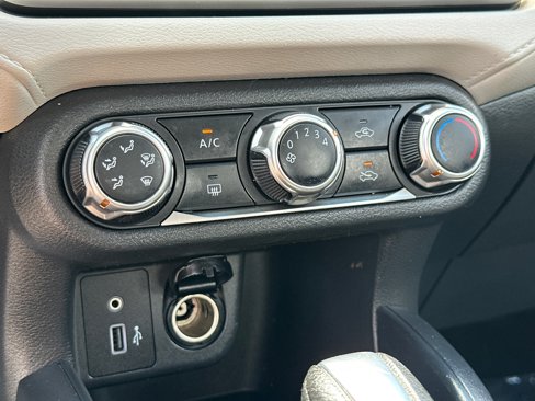 Certified 2021 Nissan Versa SV image 30