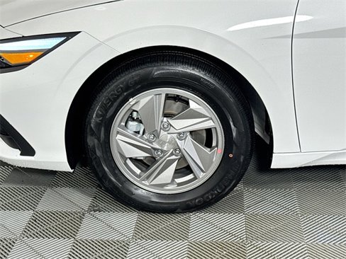 New 2025 Hyundai Elantra SE image 10