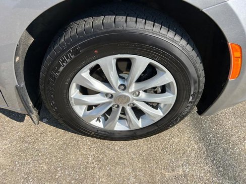 Certified 2017 Chrysler Pacifica Touring-L image 24
