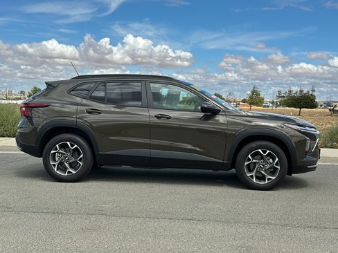 Used 2024 Chevrolet Trax LT w/ Driver Confidence Package image 3